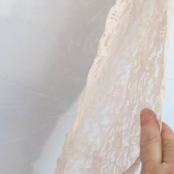 Pink rectangular head scarf or head-kerchief - Picture 5 of 8